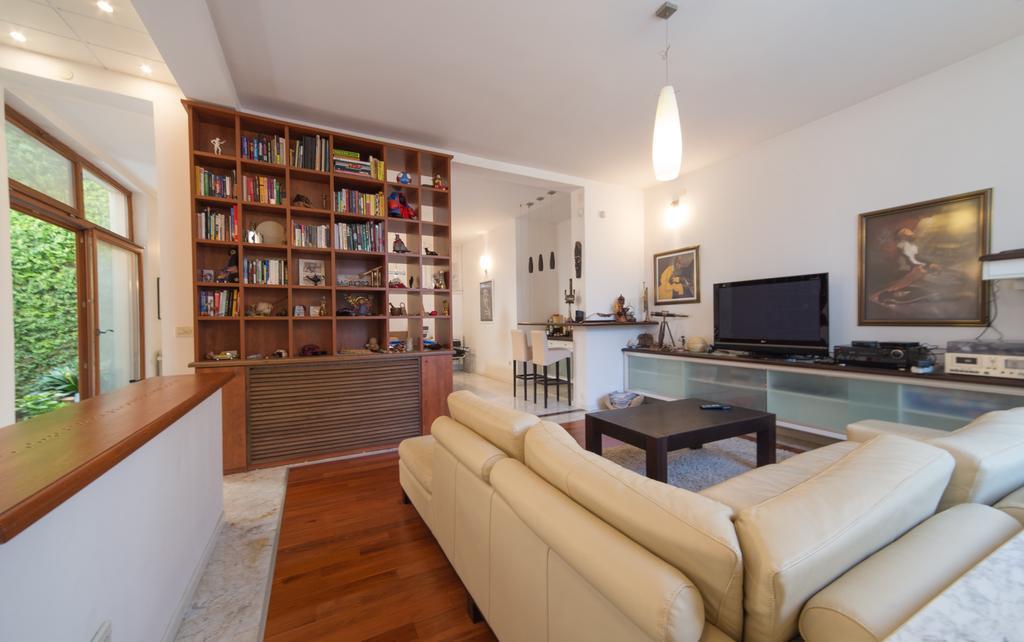 Style Apartment Split Exterior photo